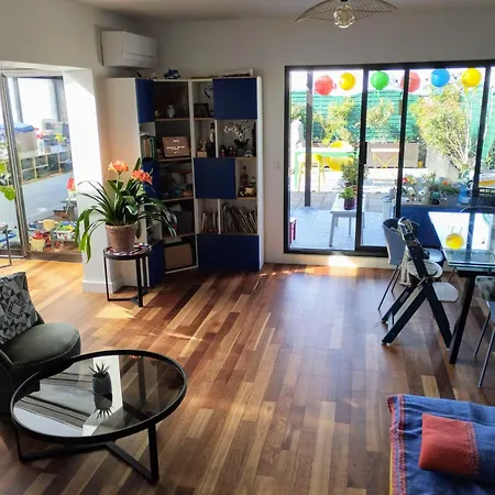 Modern Duplex With Sunny Rooftop Oasis! *